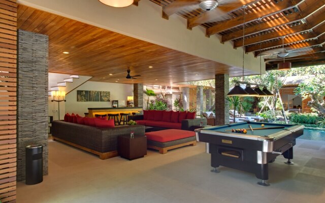 Villa 3br -100m to Kudetaseminyak Beach