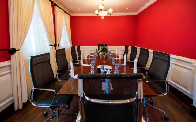 Protea Hotel by Marriott Dar es Salaam Courtyard