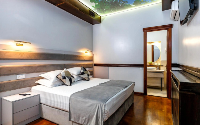 La Strada Boutique Villa