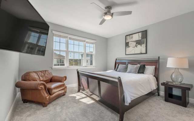 Home Near Disney Area-sleeps 14 Guest