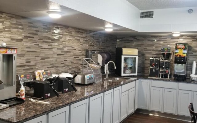 Super 8 By Wyndham Brooklyn Center/Mpls