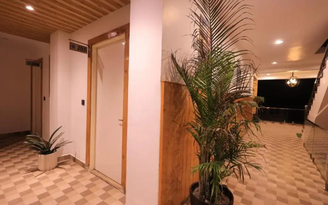 The Hoften Snowia Luxury Stay Near Bhalugarh Waterfall