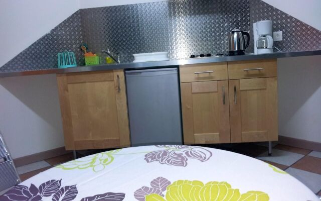 Studio in St-benoit, With Wonderful Mountain View, Pool Access, Enclos