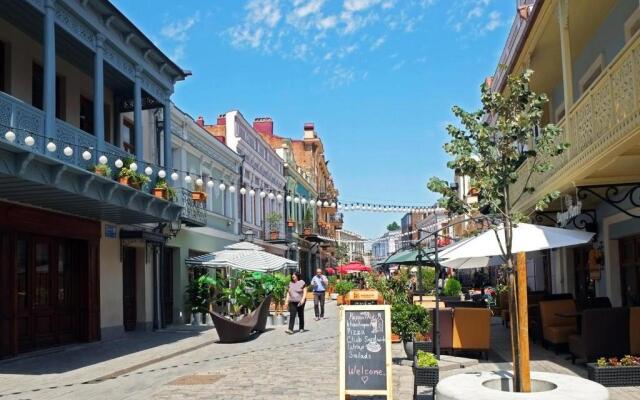 Bright Cozy Apartment in Tbilisi