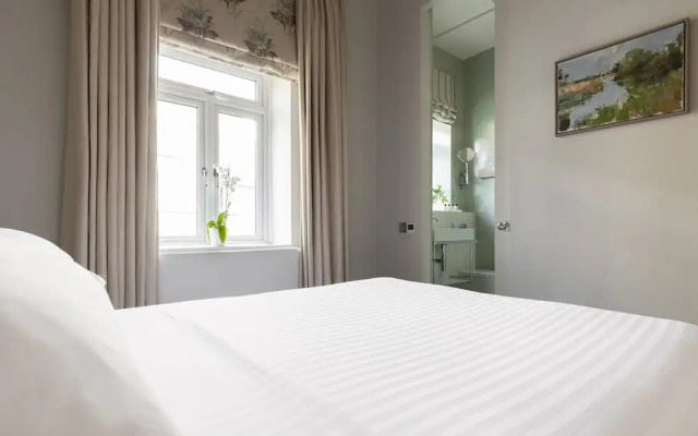 Southwell Gardens II by Onefinestay