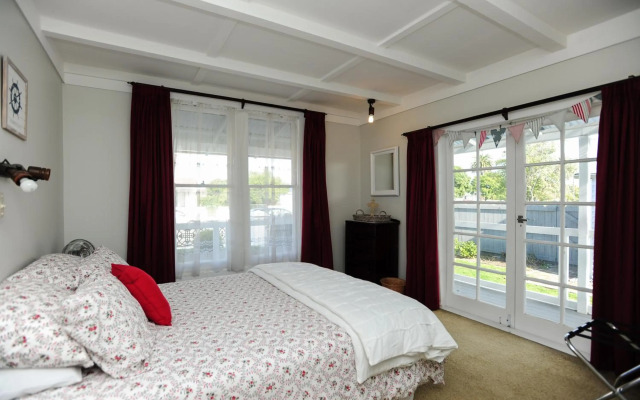 Puriri Downtown Villa - Napier Holiday Home