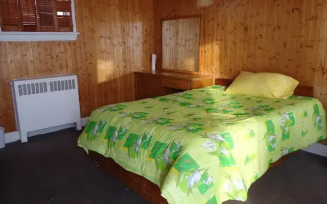 Champlain Motel