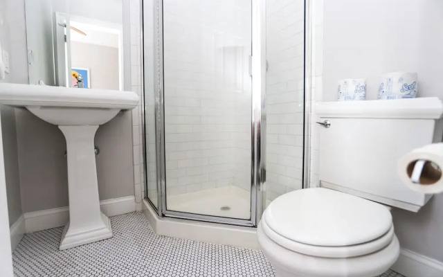 Maverick Suites at 400 Columbus Ave