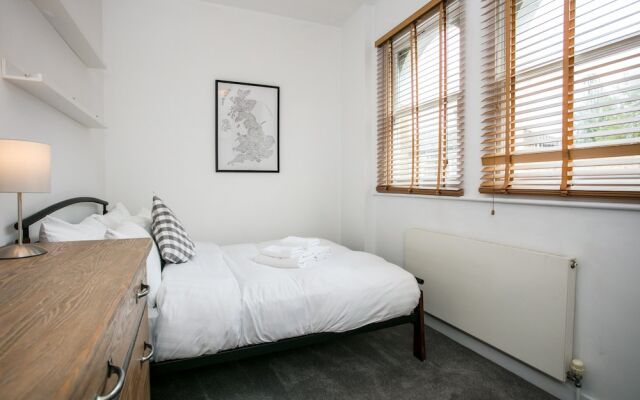 2 Bedroom House In Hackney