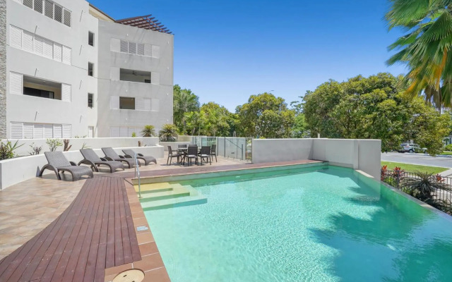 Belle Escapes - 404 The Edge Penthouse with Water Views