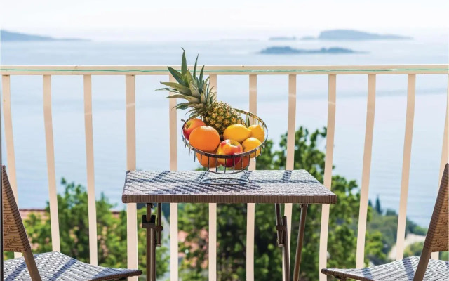 Three-Bedroom Apartment in Plat