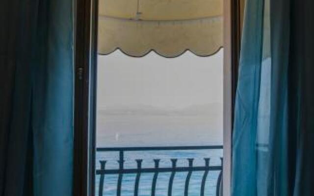 La Vista Postcard Hotel