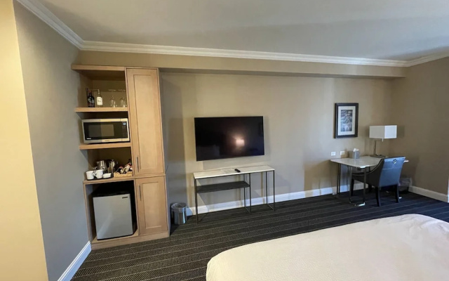 Majestic Inn & Spa