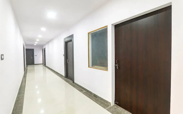 Fabhotel Paras