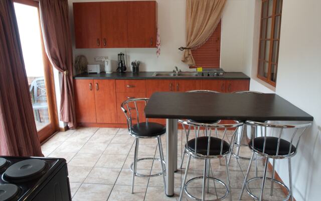 Old Mill Lodge, Working Ostrich Farm & Restaurant, Oudtshoorn