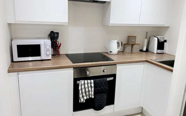 Charming 1-bed Apartment in Bradford City Holiday