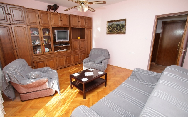 Apartment Marin - comfortable apartment near sea: A1 Vinisce, Riviera Trogir