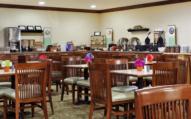 Country Inn & Suites by Radisson, Marion, IL