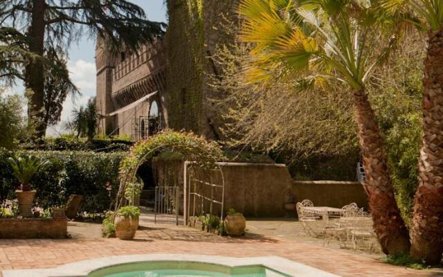 Torre Del Castello Di Torcrescenza