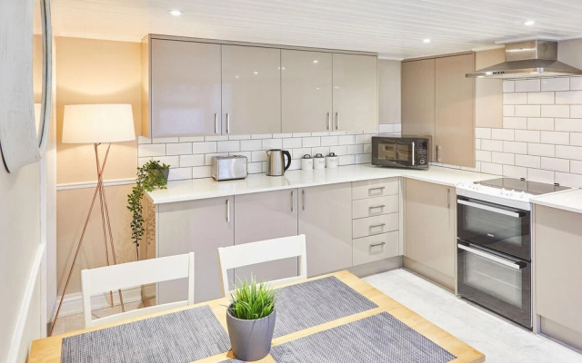 Host Stay Tanqueray House