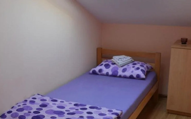 Hostel Theater 011