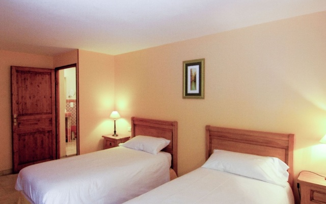 Luxury Apartment With Terrace, Sauna, Tennis, and Heated Pool