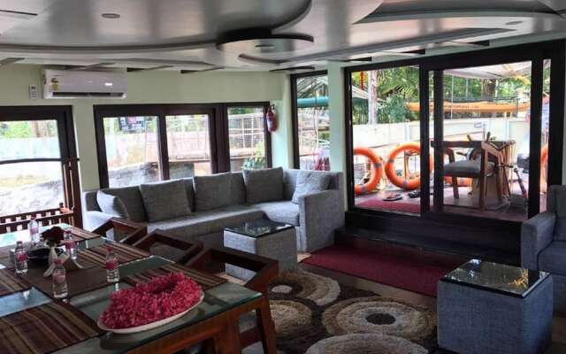 Indiavacationz Houseboat