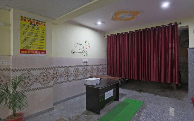 SPOT ON 48911 Sukhrali Residency