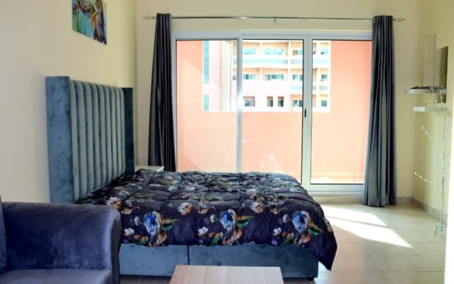 Stunning Family Friendly Studio Close To Dubai Hub