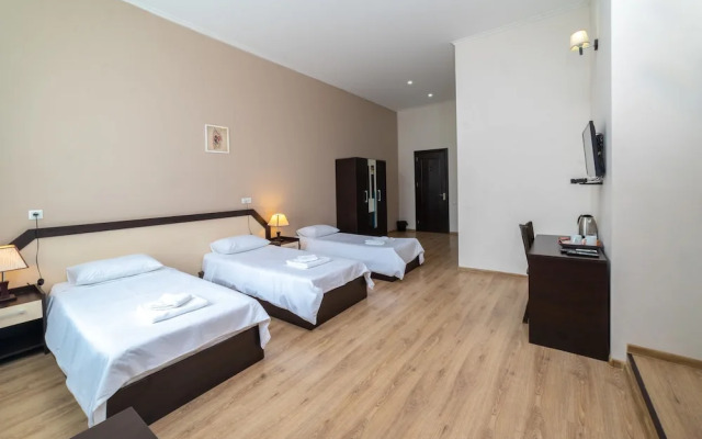 Backstreet Hotel