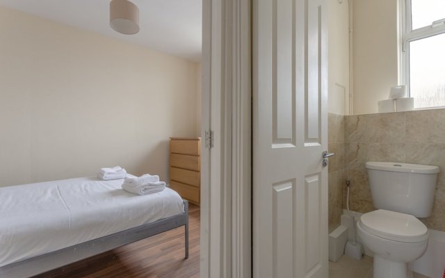 4 Bedroom Apartment in Battersea