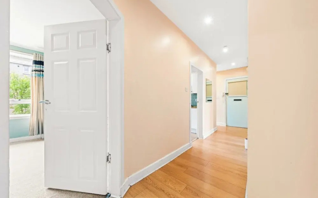 Warm Cosy Family Home With Free Parking