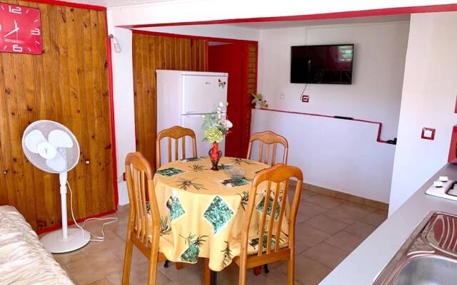 House with One Bedroom in Le Gosier, with Wonderful Mountain View, Enclosed Garden And Wifi - 10 Km From the Beach