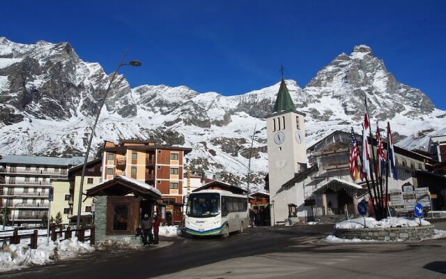 Matterhorn View Apartment in Breuil-Cervinia near Ski Area