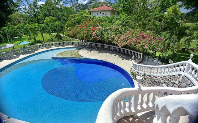 Banana Bank Lodge & Jungle Horseback Adventures