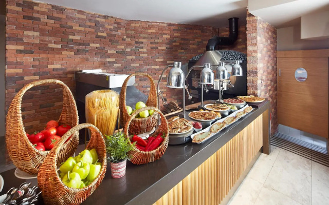 Lalila Blue Suites