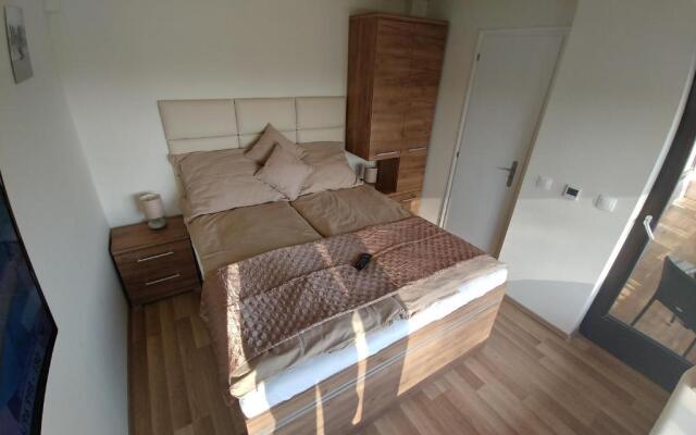 Vízparti Apartmanház