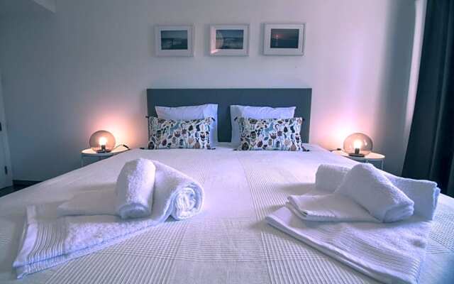 Pine House - Faro Airport, Beach and City Center
