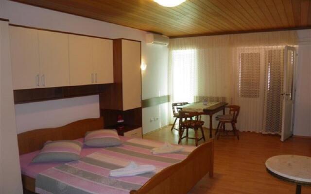 Vese - 200 m from beach - SA3(2+1)