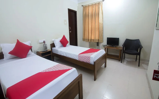 OYO 12216 Paramount Inn