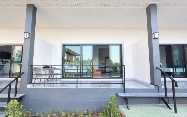Hillside Premium Hotel