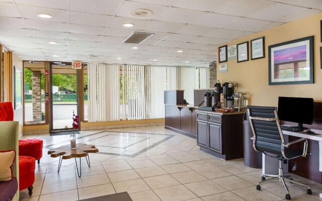 Clarion Inn & Suites Stroudsburg - Poconos