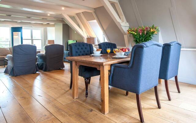 Prince Canalhouse Apartment Suites