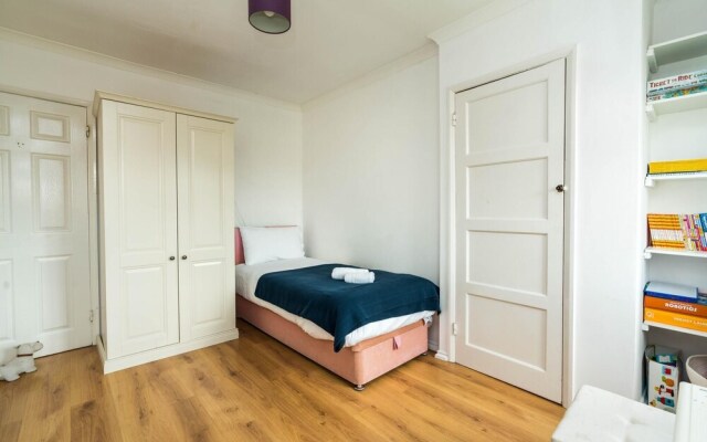 Bright and Comfortable 2 Bedroom Flat Oakwood