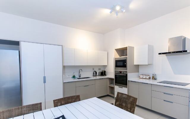 Cap Ouest by Dream Escapes