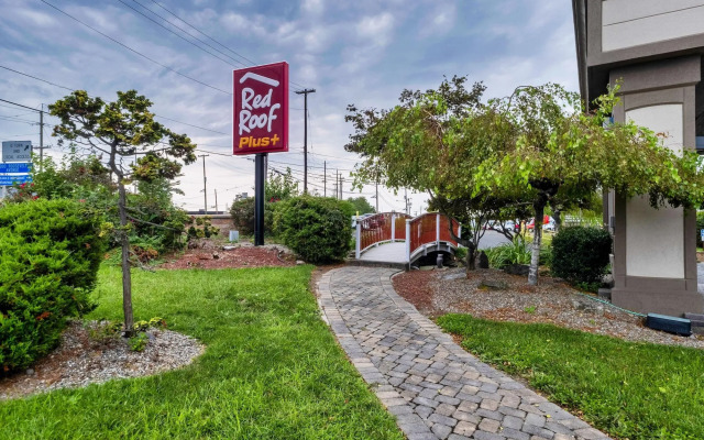 Red Roof Inn PLUS+ Newark Liberty Airport - Carteret