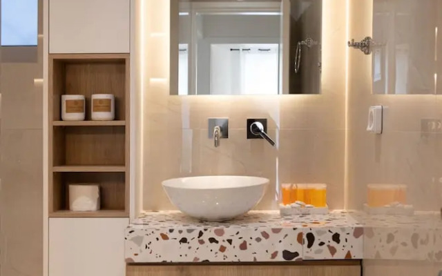 Seaside Elegance Brand New 2BD Luxury Stay