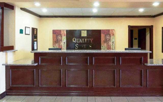 Quality Suites Houston IAH Airport - Beltway 8
