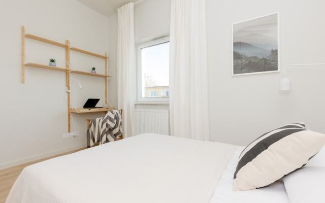 Bright Two Bedroom Apartment by Renters
