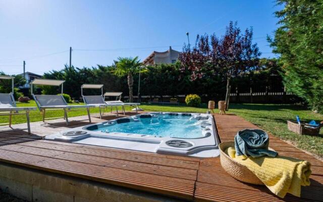 Romantic Apartment With Hot Tub